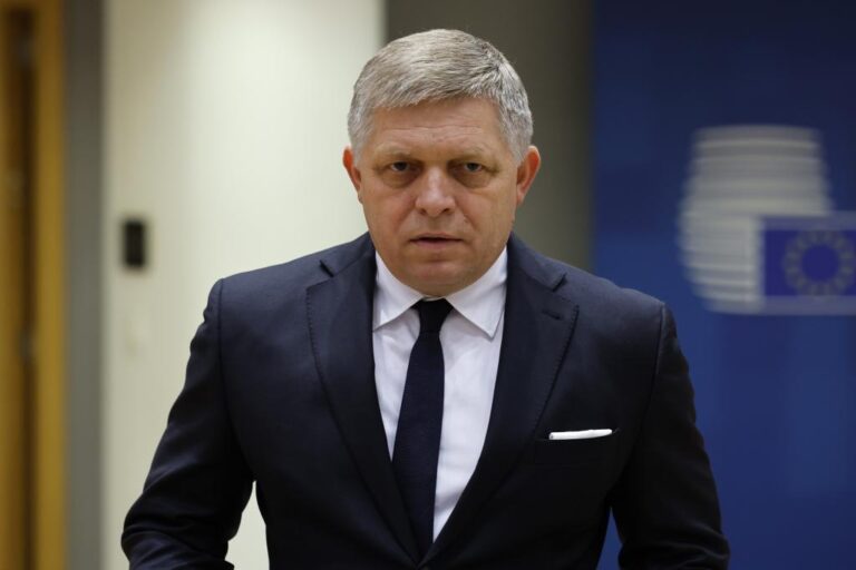 El Primer Ministro de Eslovaquia, Robert Fico, se recupera de un atentado en su contra