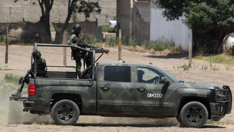Policías y militares arman organización en busca de convertirse en partido político