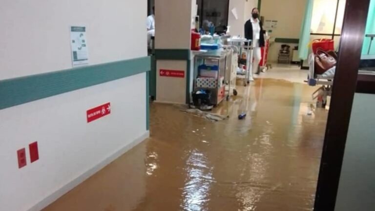 Hospital de la Niñez Oaxaqueña se inunda tras paso de “Alberto”; desalojan a más de 70 personas