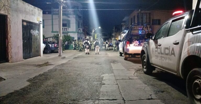 Sujetos armados asesinan a seis integrantes de una familia dentro de una vecindad en Guanajuato; entre las víctimas hay dos niños menores de un año