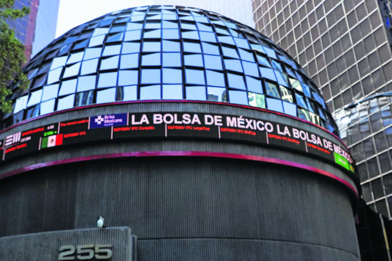 Dólar se dispara y Bolsa Mexicana cae 1.31% tras aprobación del dictamen de la Reforma Judicial