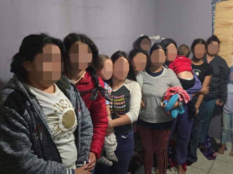 Liberan a 24 migrantes en Reynosa; detienen a dos coyotes secuestradores