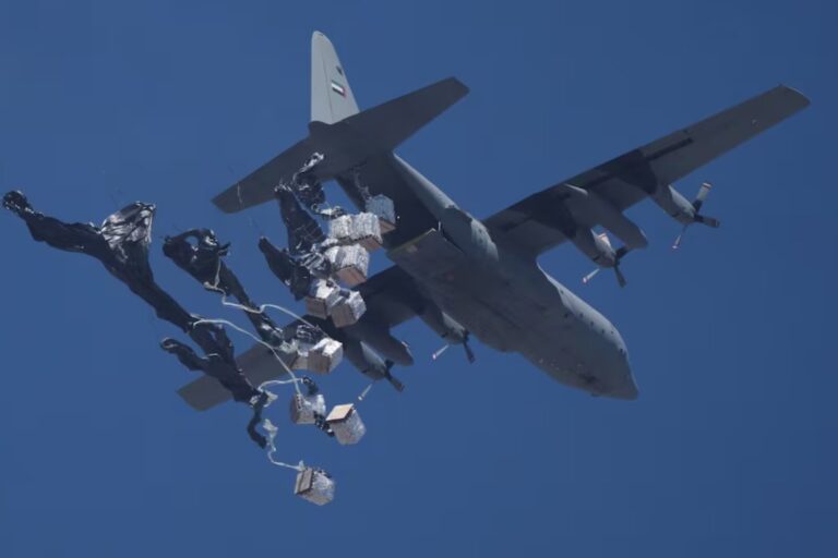 Francia lanza ayuda aérea a Gaza