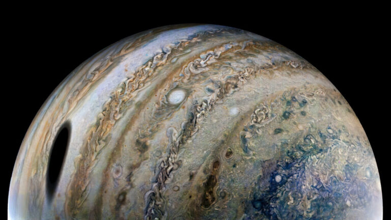 La NASA repara con calor una cámara dañada en Júpiter a 700 millones de kilómetros