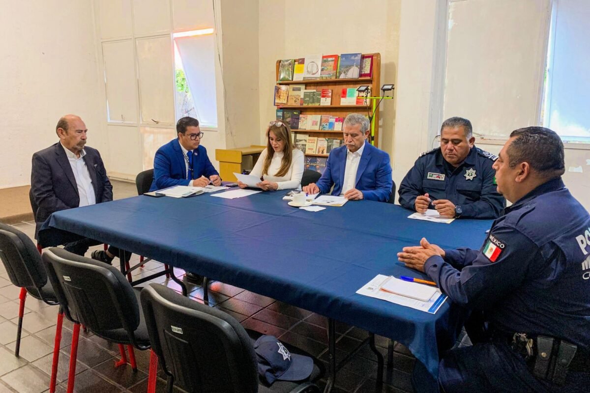 Urióstegui impulsa la profesionalización de Policía de Cuernavaca ...
