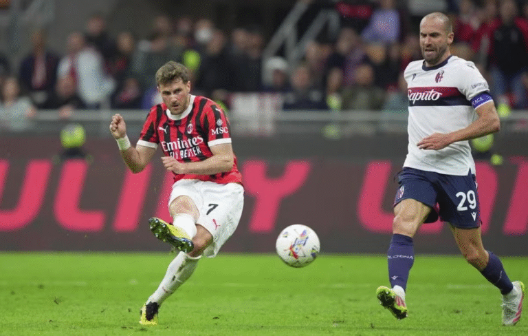 Santiago Giménez da el sí para salir del AC Milan