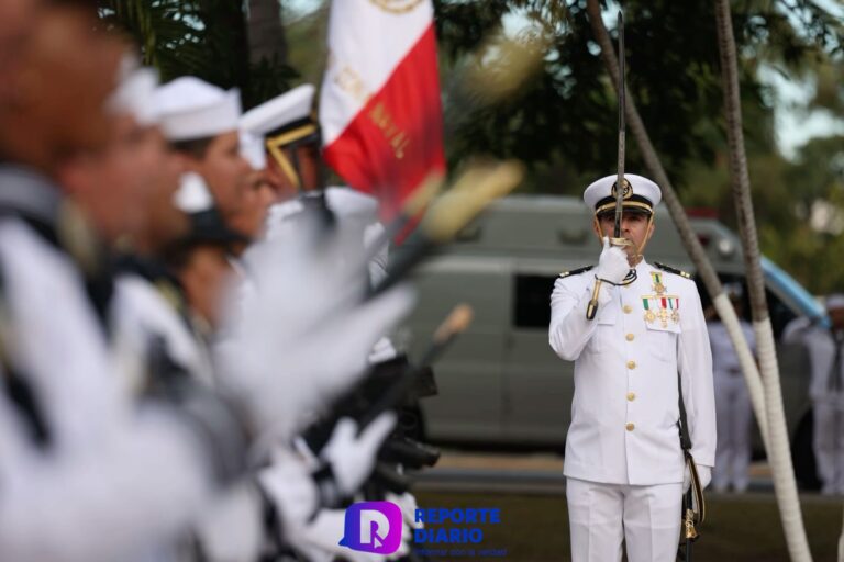 Detienen a vicealmirante ligado a huachicol fiscal
