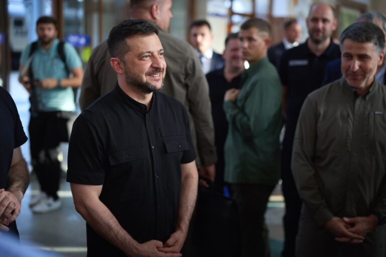 Zelenski rechaza reunión en Moscú