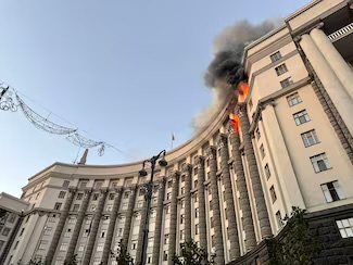 Rusia bombardea sede de gobierno de Ucrania