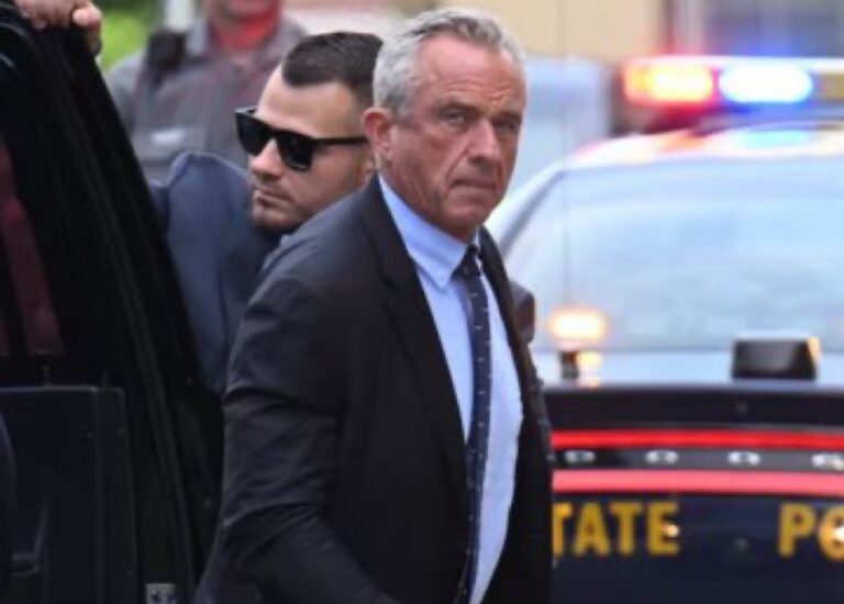Ni su familia lo quiere: piden renuncia de Robert F. Kennedy Jr. en Salud de EU