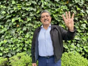 Manuel Espino permanece en terapia intensiva tras derrame cerebral