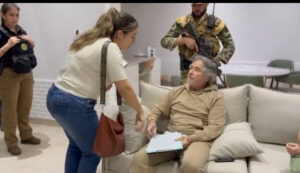 Con joyas y dinero, detienen en Paraguay a Hernán Bermúdez, exfuncionario ligado a ‘La Barredora’