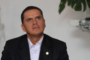 Sandoval seguirá preso; lo vinculan por lavado
