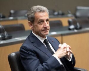 Sarkozy condenado a cinco años de cárcel