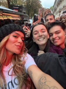 La sensualidad de Karol G en el Crazy Horse de París