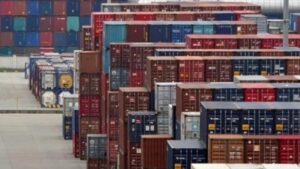Exportaciones mexicanas crecen 7.4% en agosto a pesar de aranceles