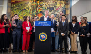 Celebran que juez detenga militarización de California