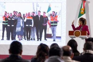 Dan banderazo al tren Querétaro-Irapuato
