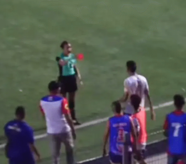 Indignación en Magdalena: jugador agrede a la árbitra Vanessa Ceballos en pleno partido