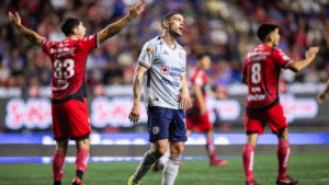 Cruz Azul pierde el invicto 0-2 en despedida de Jesús Corona ante Xolos