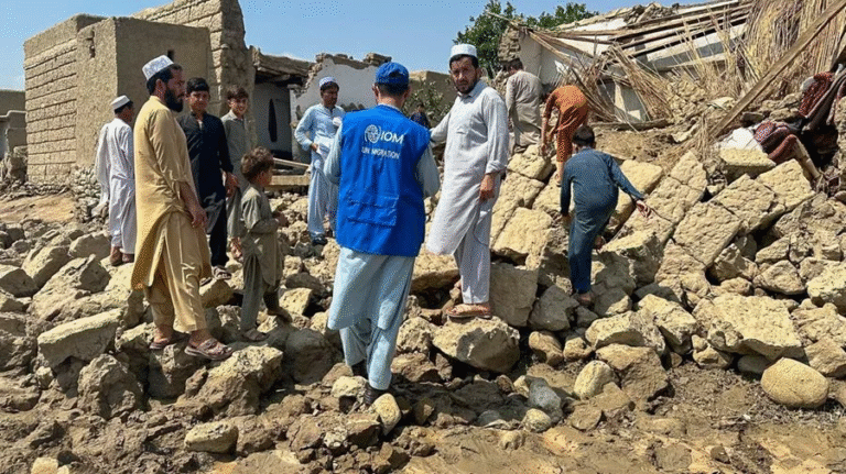 Devastación en Afganistán: un sismo de magnitud 6 deja más de 800 muertos