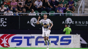 Guillermo “Memote” Martínez brilla con doblete y Pumas golea a Mazatlán