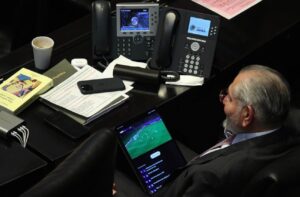 Un ojo al Senado y otro a la Champions