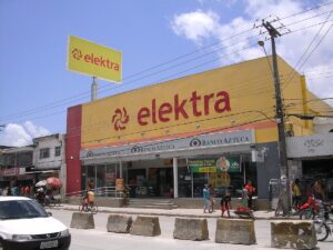 BMV suspende cotización de Elektra previo a su salida definitiva