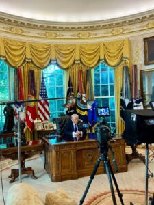 Trump ordena detener bombardeos en Gaza tras respuesta de Hamás