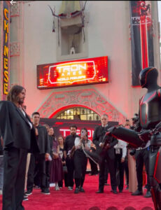 El robot de Tesla reta a Jared Leto