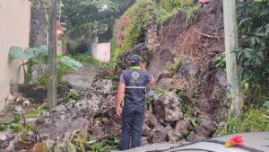Atiende SEPRAC colapso de barda en Cuernavaca