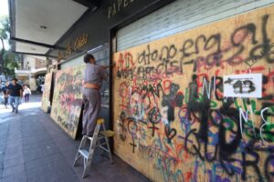 El 2 de octubre contado en panes… y encapuchados