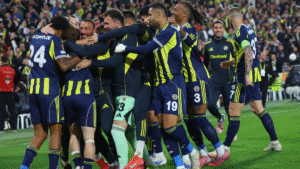 Fenerbahce vence al Niza 2-1 y celebra el regreso de Edson Álvarez