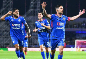 Cruz Azul derrota al América 2-1 en Ciudad Universitaria