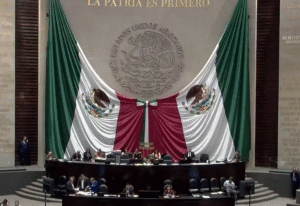 Diputados aprueban nueva Ley Orgánica de la Armada; oposición acusa militarización