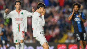 Querétaro sorprende a Chivas y se mantiene con vida rumbo al Play In