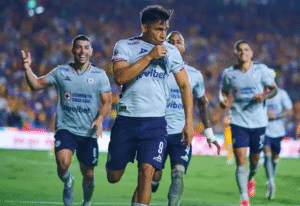 Tigres y Cruz Azul firman empate agónico 1-1 en El Volcán