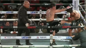 Ángel “Tashiro” Fierro pierde el control y es descalificado por soltar una patada en plena pelea
