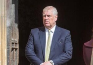 Príncipe Andrés deja el título de duque de York