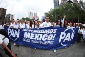 El PAN se relanza con marcha en Reforma