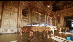 Detienen a dos por el robo millonario en el Louvre