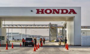 Honda frena producción en Celaya por falta de chips
