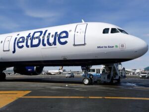 JetBlue investiga brusca caída de altitud en vuelo procedente de México