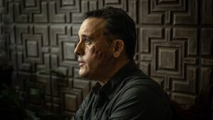 Biólogo mexicano sobrevive a mordida de tiburón