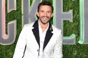 Jonathan Bailey, de Bridgerton y Wicked, nombrado el hombre más sexy del mundo