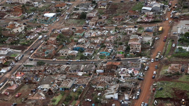 Devastador tornado golpea Paraná, Brasil