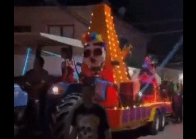 Explosión en carro alegórico deja 10 heridos durante desfile de Día de Muertos en Mazatepec