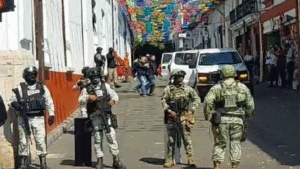 Detienen a siete policías de Uruapan por caso del alcalde Carlos Manzo