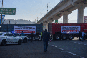 Bloqueos carreteros afectan principales vías del Edomex