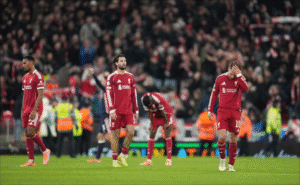 PSV sorprende y golea 1-4 al Liverpool en Anfield